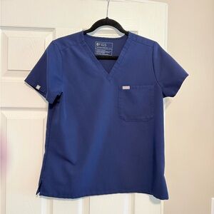FIGS Navy Catarina One-Pocket Scrub Top size M petite